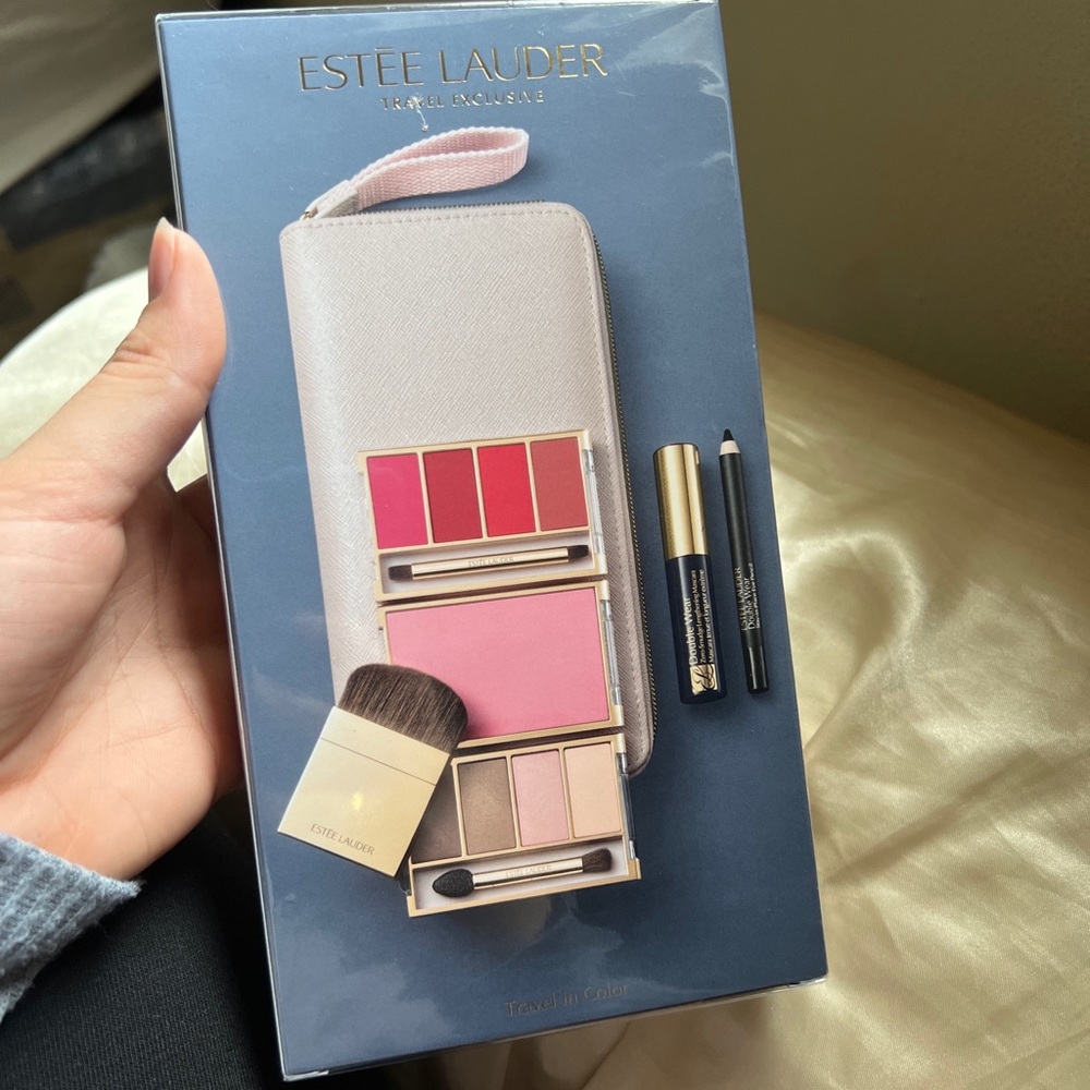 New Estēe Lauder travel Exclusive makeup palette New Never Used And Still Sealed